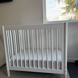 Babyletto mini crib 