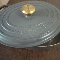 Le Crueset 8 Quart Oval Dutch Oven 