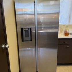 Samsung - 27.4 cu. ft. Side-by-Side Refrigerator with Large Capacity - Stainless Steel