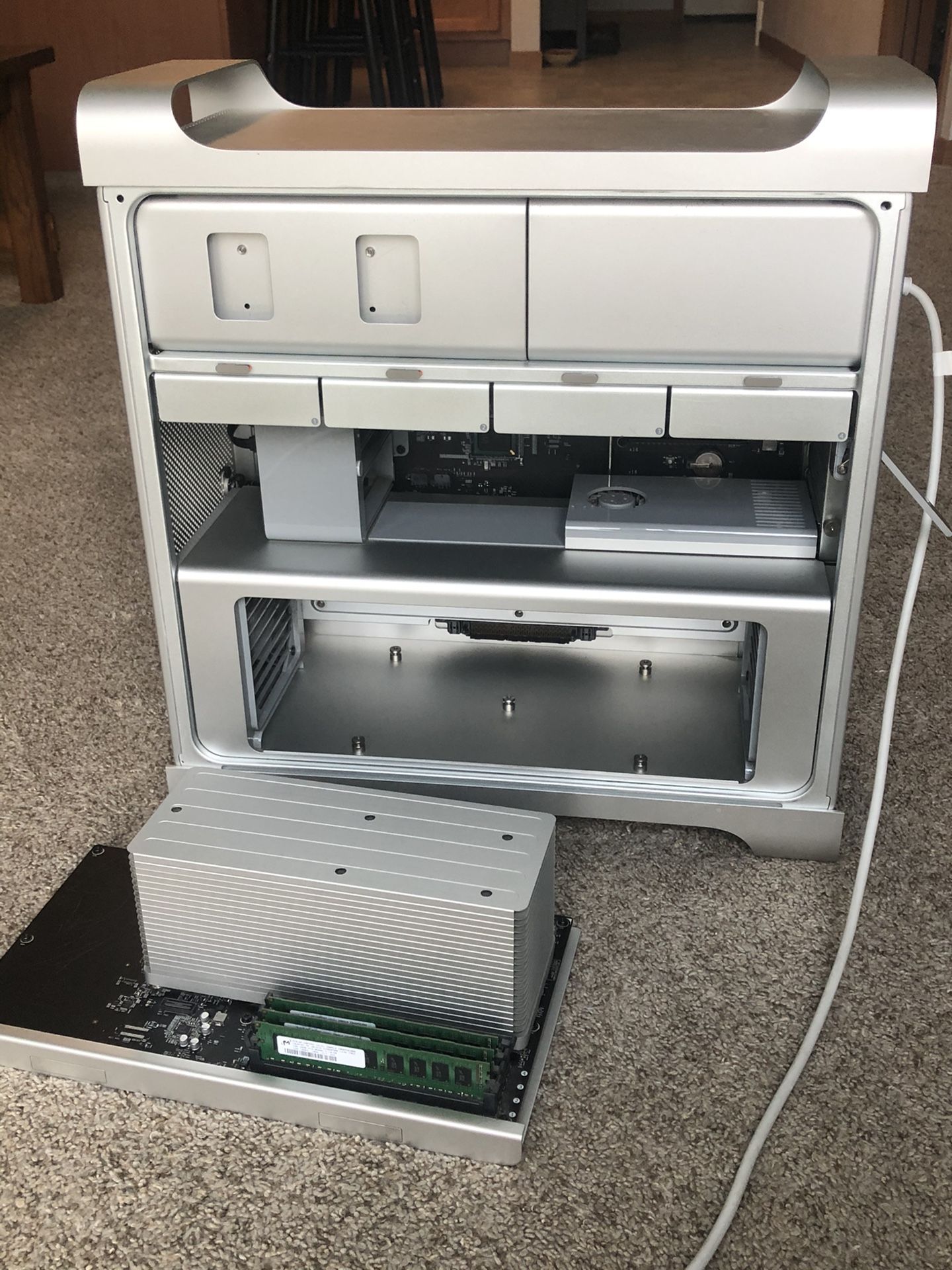 Z45934 Apple MacPro A1289 2.66QCX/3x2G/1x8G/1TB/2TB/1TB/GT120/SD