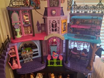 Monster high doll house fully complete