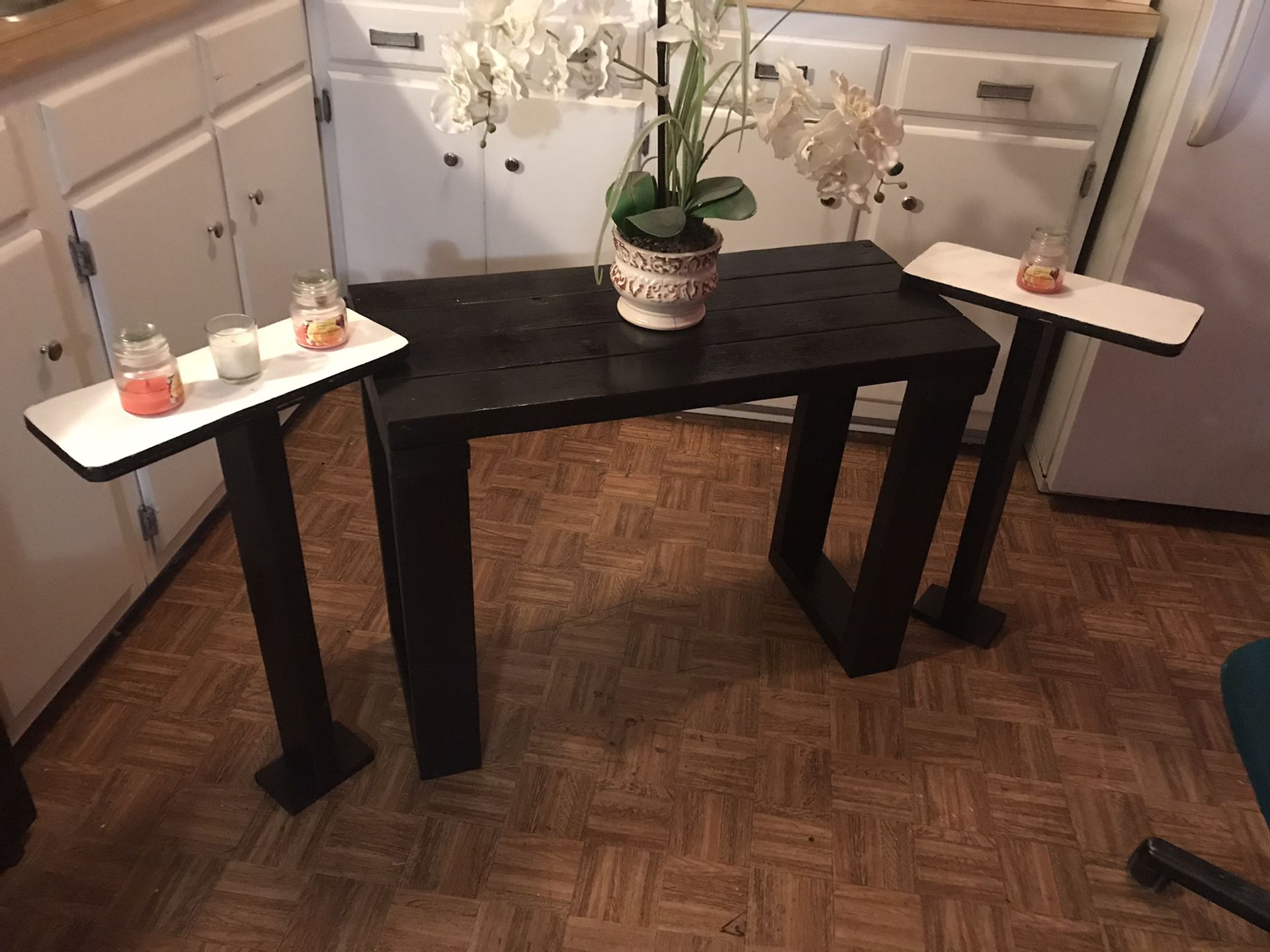 Coffee table with two matching side tables