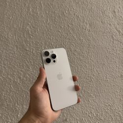 Unlocked. iPhone 16 Pro Max. 256GB