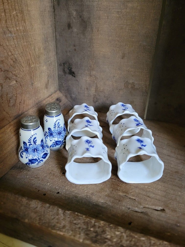 Delfts Blue Salt and Pepper Shakers W/Napkin Rings