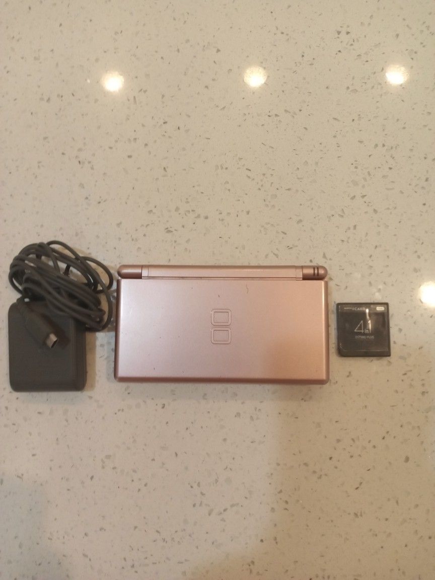 Nintendo DS Lite With Charger And SuperCard In Good Condition