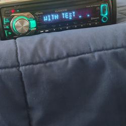 KENWOOD KDC BT752HD THIS HEAD UNIT PLAYS CDS USB AUX AND BLUETOOH I THINK THE SUB AND REAR RCA DONT WORK IM ASKING $35