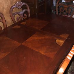 Dining table 6 chairs and 1 leaf