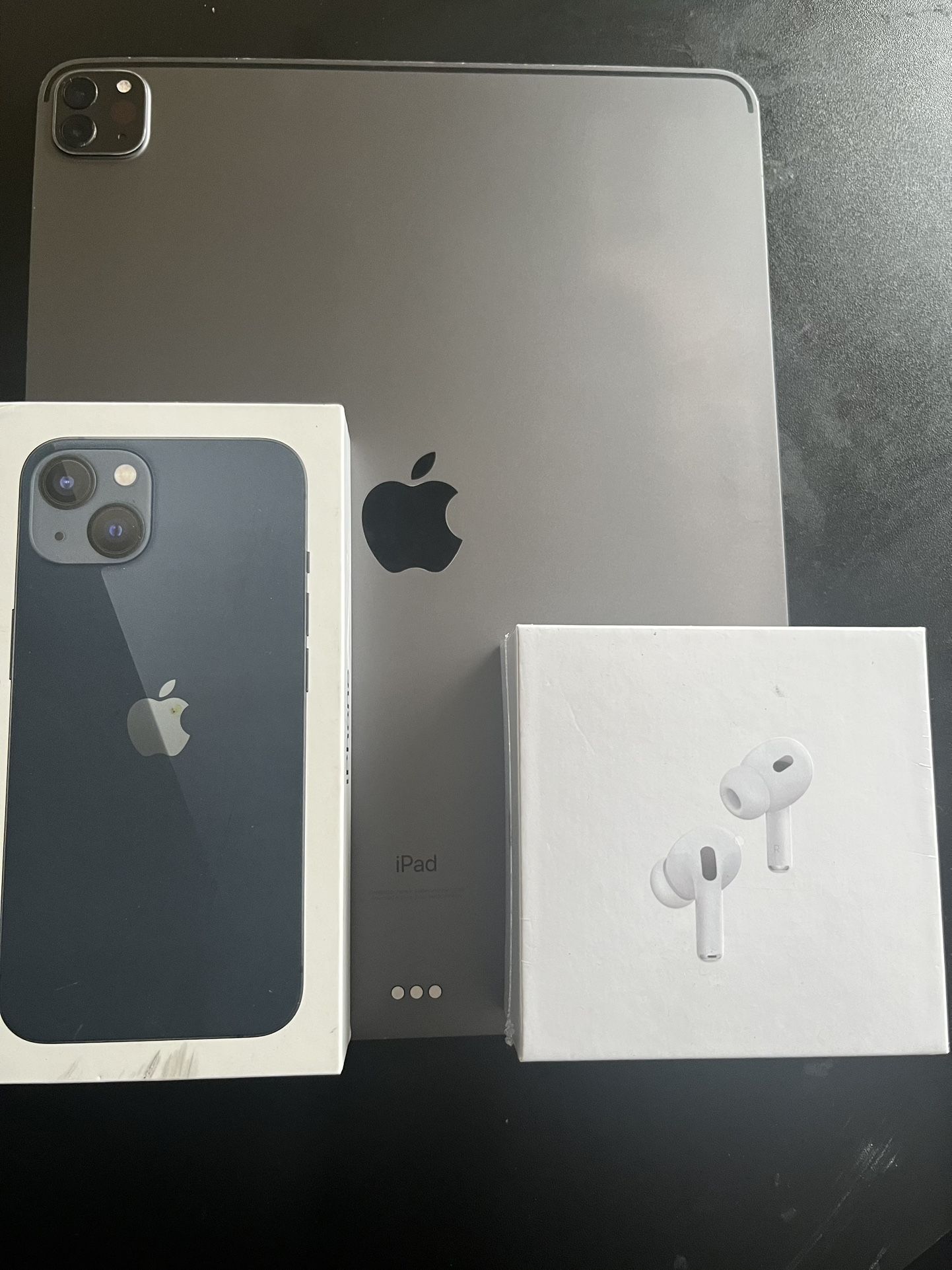iPad Pro 4th Generation / iPhone 13 / Airpd Pros 2nd Generation