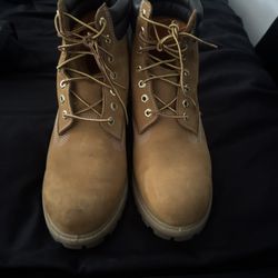 Size 11w  Timberlands 