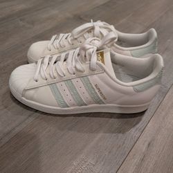 Adidas Superstar Women's sneakers Size 9