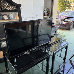 Sceptre TV And TV Stand 