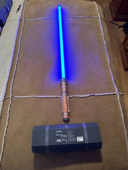 Star Wars Galaxy's Edge Leia Organa Legacy Lightsaber Hilt w/ Display Case - Disney Parks