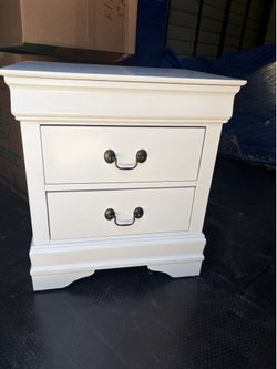 Set of 2 Nightstands