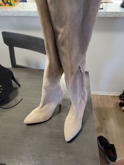 Women's knee-high boots size 6