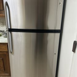 GE REFRIGERATOR 