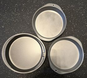 Round Baking Pans - Set of 3