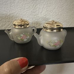  Vintage Tea Pot Kettle Salt & Pepper Shakers 