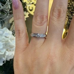Platinum Ring Band With Natural Diamonds