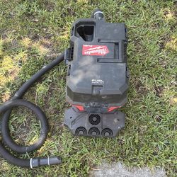 Milwaukee Wet/Dry Shop Vacuum – Works Great