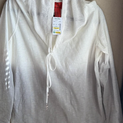 Women’s lightweight hoodie