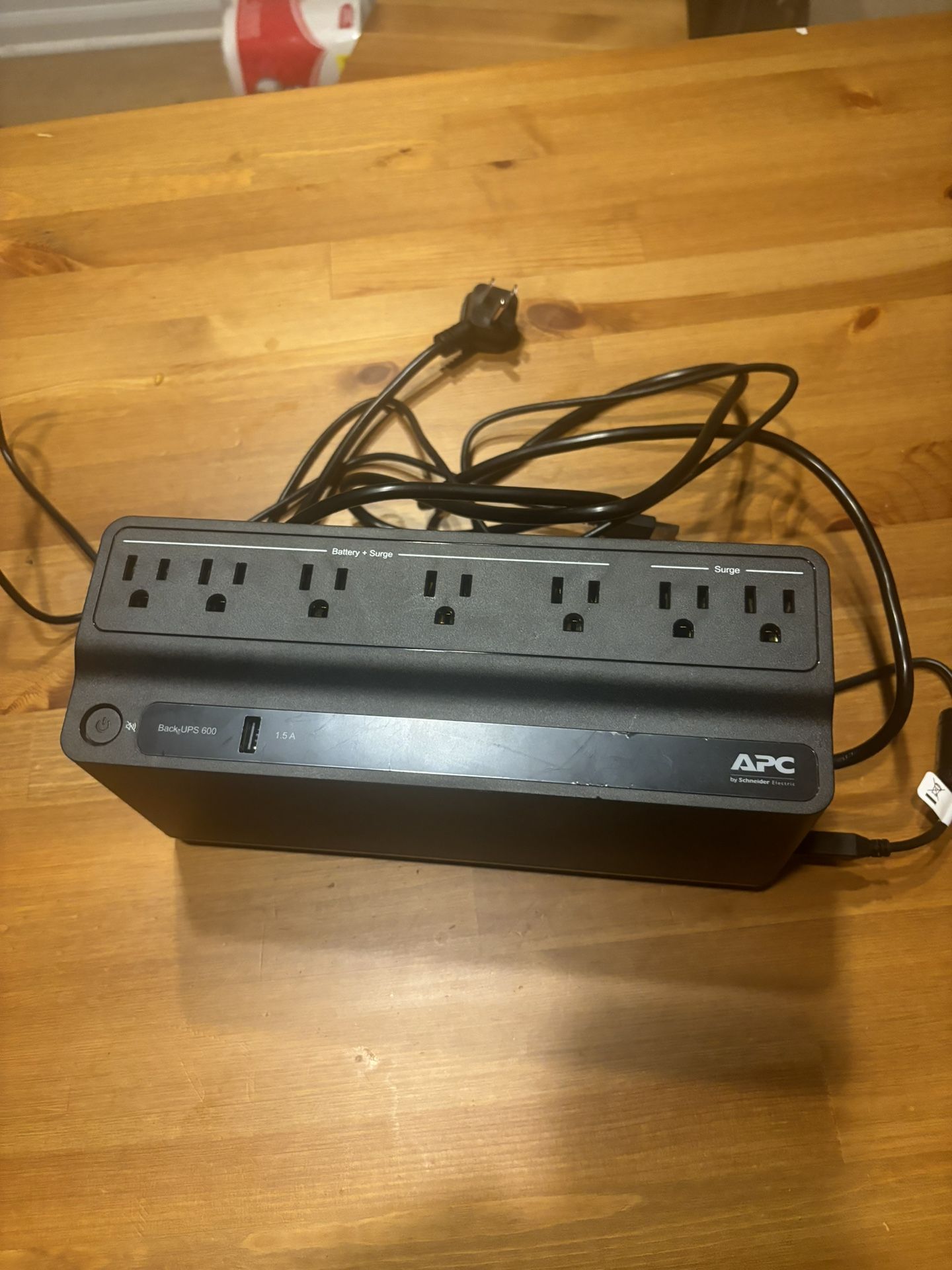 APC UPS Battery Backup and Surge Protector, 600VA/300 Watts Backup Battery Power Supply, BE600M1 Back-UPS with USB Charger Port