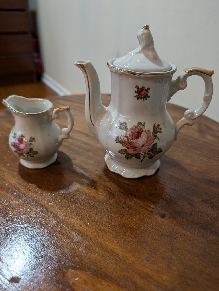 Golden Crown Fine Bone China Teapot With Pink Roses & Gold Trim