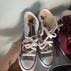 Brand New Never Worn Men’s Converse Sneakers 