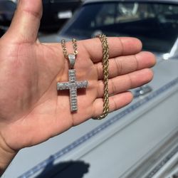 2.5 Ct Diamond Cross Pendant 