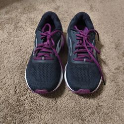 Brooks Women Trace Sneakers Size 7 Black Great Condition 