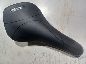 REPENTE road saddle