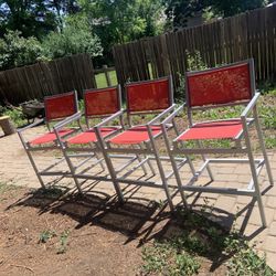 8 Chairs 