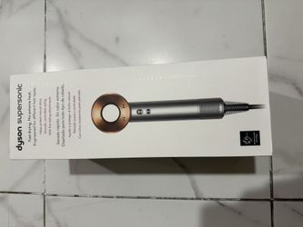 Dyson Supersonicâ„¢ hair dryer (5 attachments)