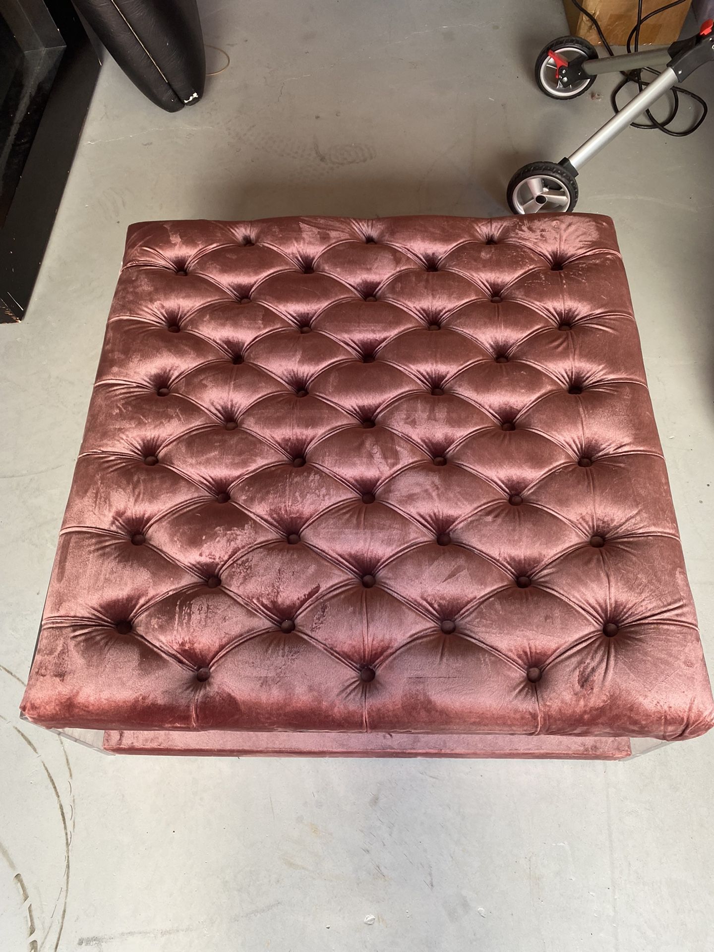 Beautiful Cocktail Ottoman/Coffee Table