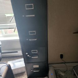 2 FILING CABINETS 