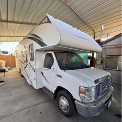 2011 Four Winds Chateau Motorhome/ Rv/ Travel Trailer 