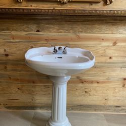Classic White Pedestal Sink – 24.5” – Clean & Elegant
