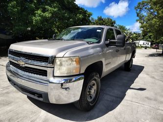 Chevrolet Silverado 3500HD Crew Cab Pickup Truck