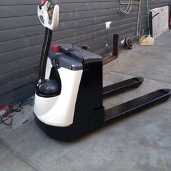Crown Pallet Jack