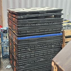 Plastic Pallets Heavy Duty $5 Each 