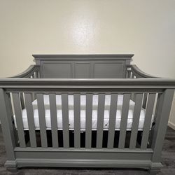 Baby crib. Hilton Head 5 In 1 Convertible Crib