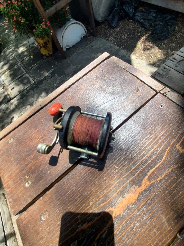 Jc Higgins 311 3172 fishing reel for Sale in Irwindale, CA - OfferUp