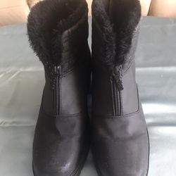 Totes  ankle boots for women,  Black color size 9M