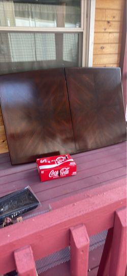 Table no chairs