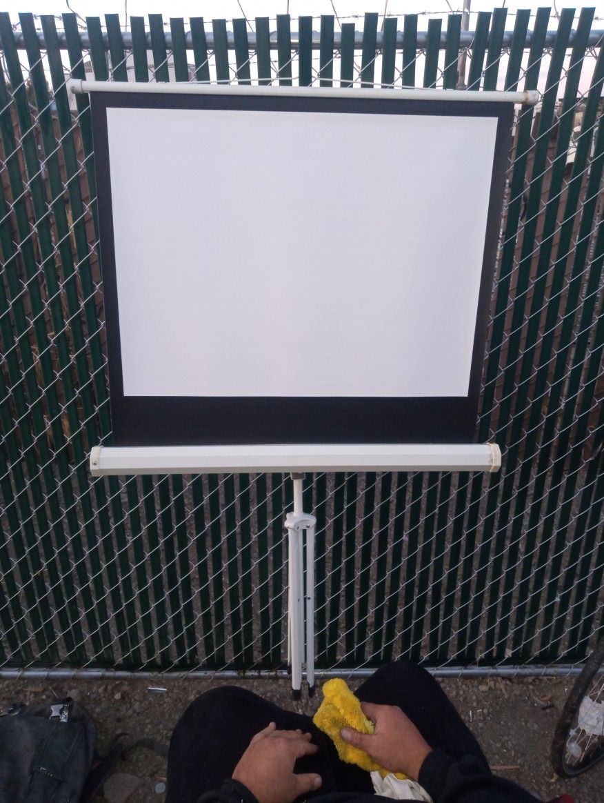 Progecter Screen 40 Inch