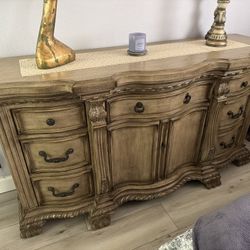 Euro Castle Luxury Bedroom Set – 5 Pieces (Solid Wood, European Traditional Style)