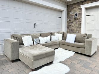 Gorgeous Velvet U Shape Sectional
