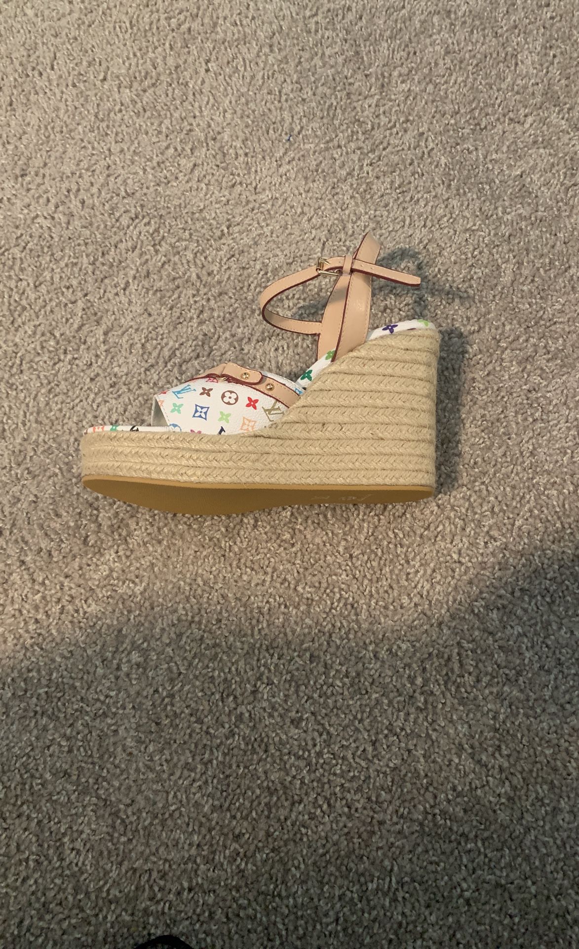 LV Wedges Size 9