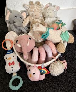 Infant Stuffies, Plushies, Rattles & Carseat / Traveling /!sleeping Toys