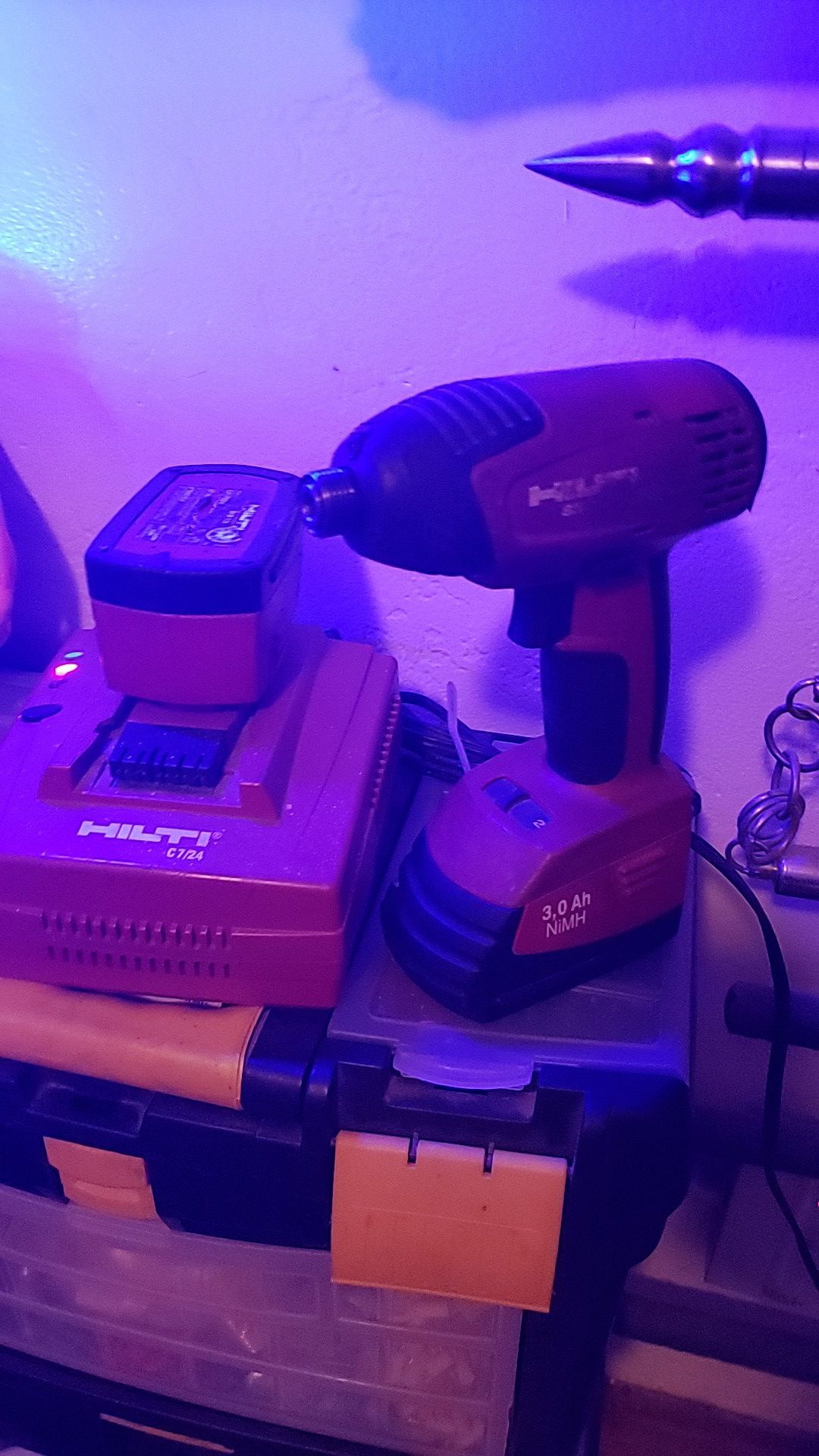 HILTI IMPACT DRILL 2 BATTERIES AND CHARGER