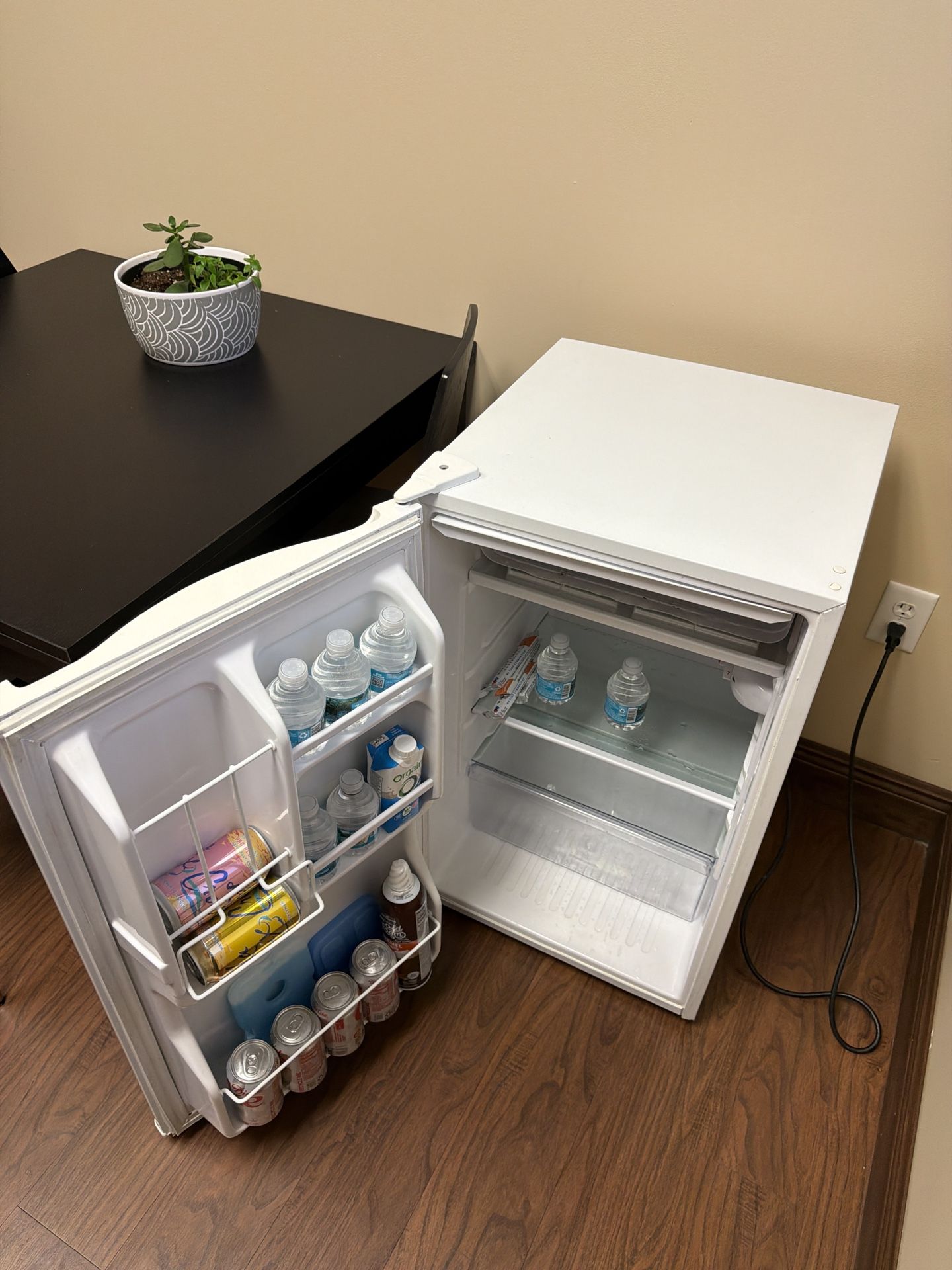 Free Mini Fridge *read Description*